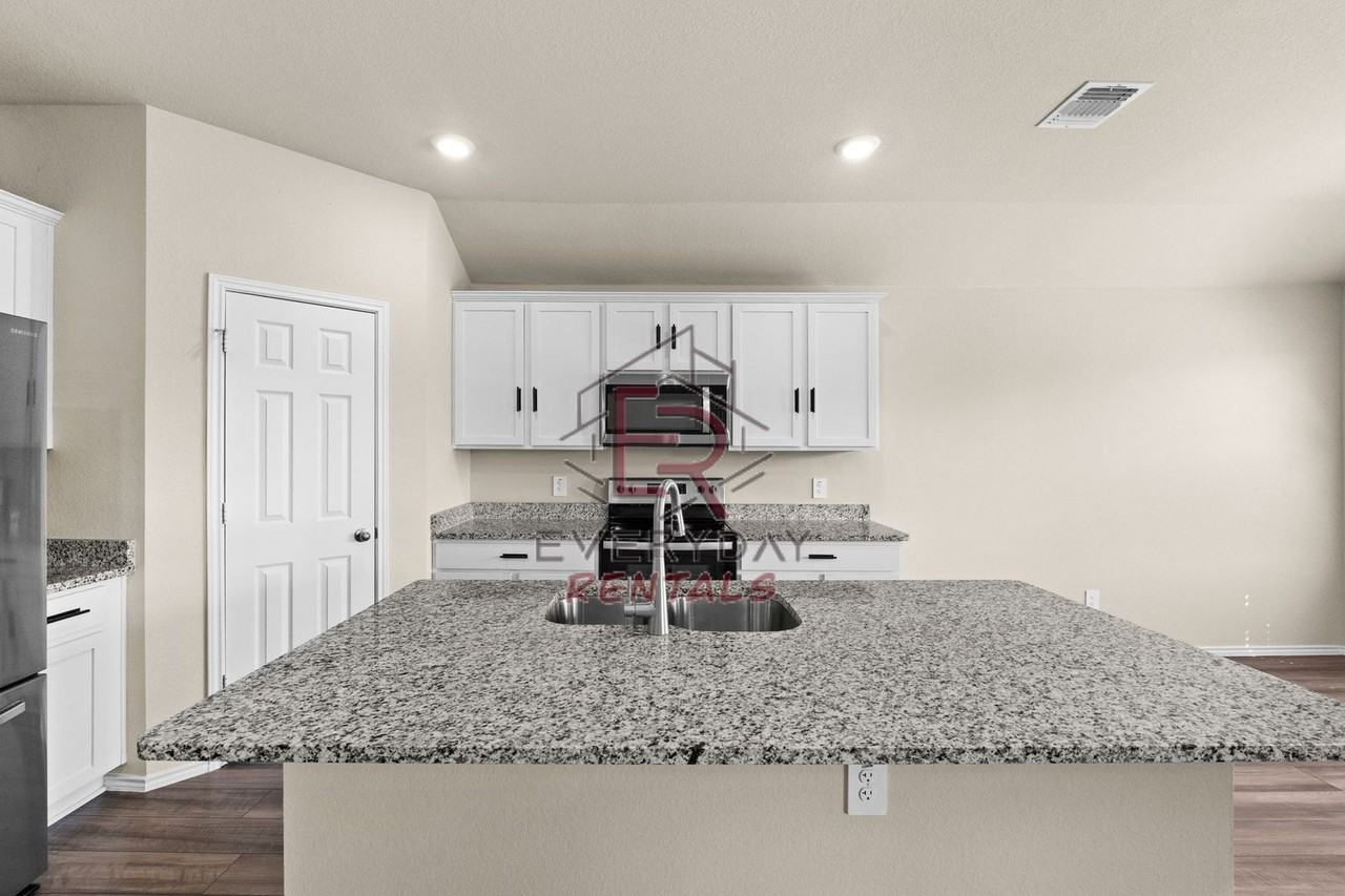 2534 Merganser Dr - Photo 5 of 15