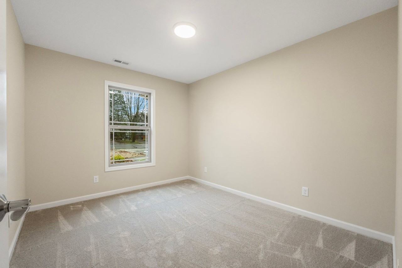 305 E Toledo St - Photo 6 of 29