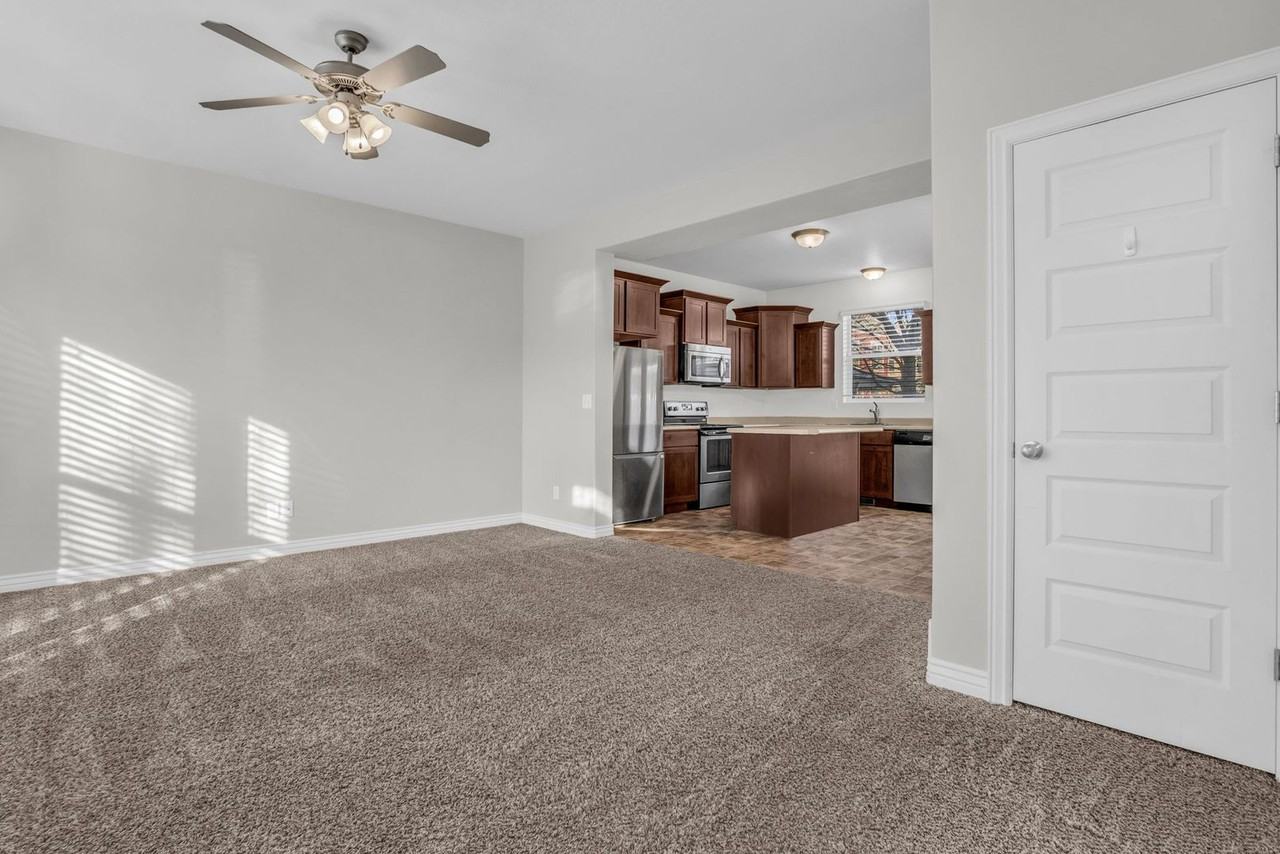 826 W 1600 S - Photo 6 of 35