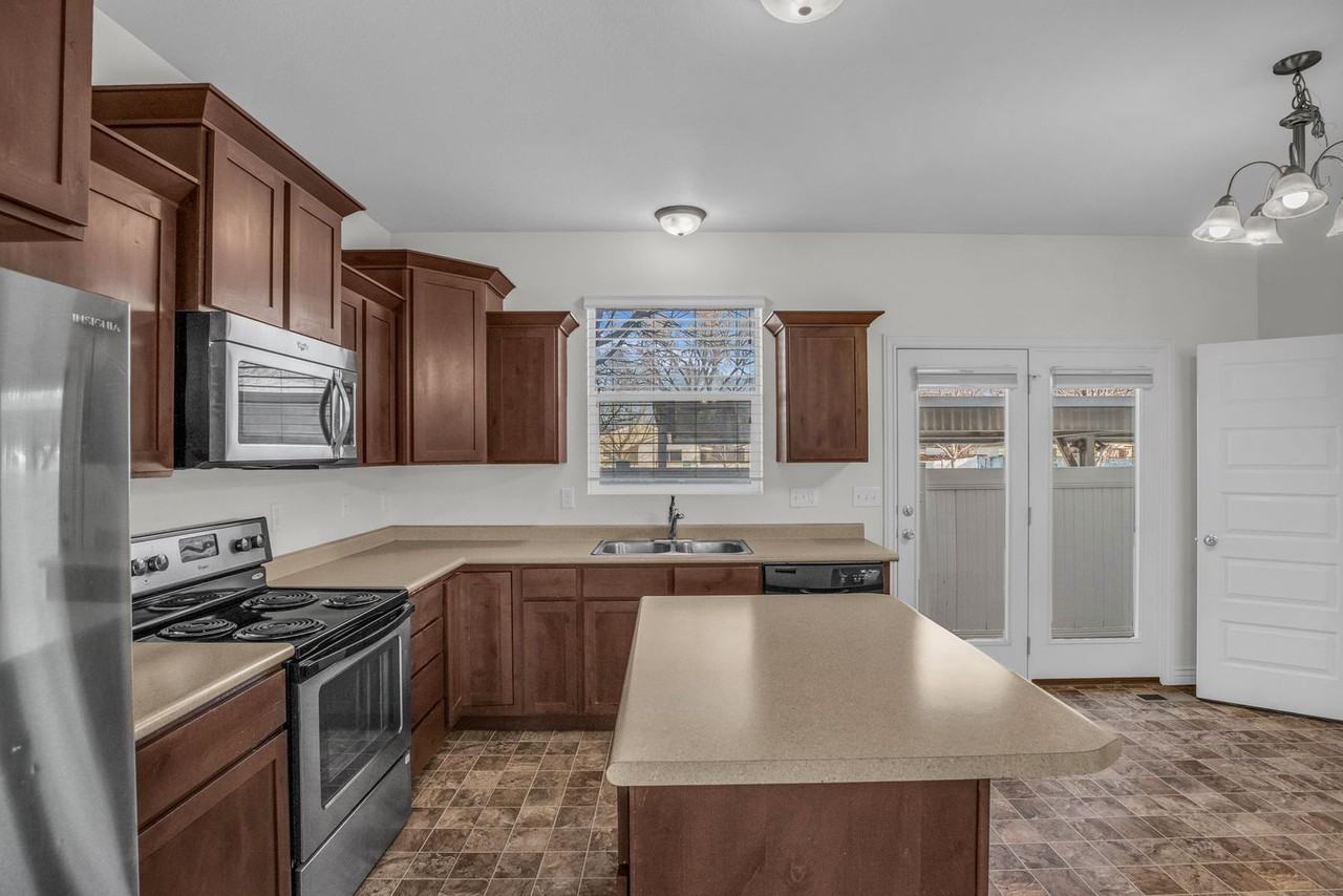 826 W 1600 S - Photo 7 of 35