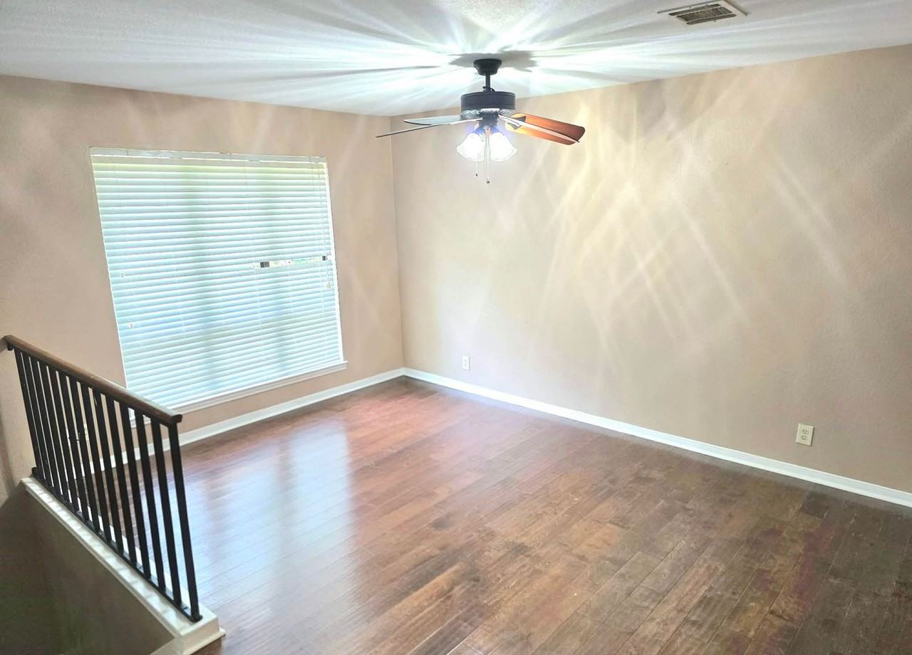 2912 Stewart Dr - Photo 3 of 20