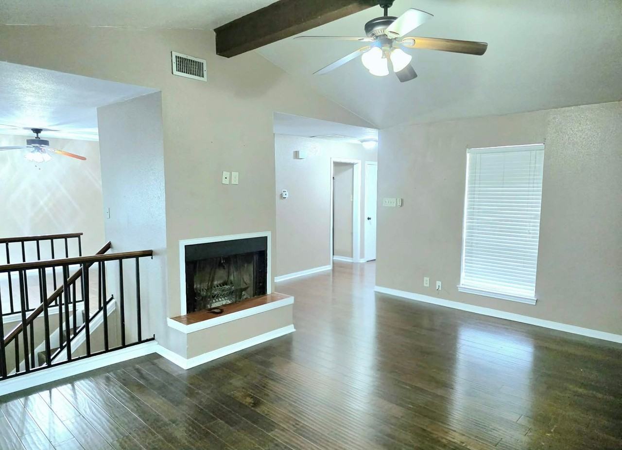 2912 Stewart Dr - Photo 4 of 20