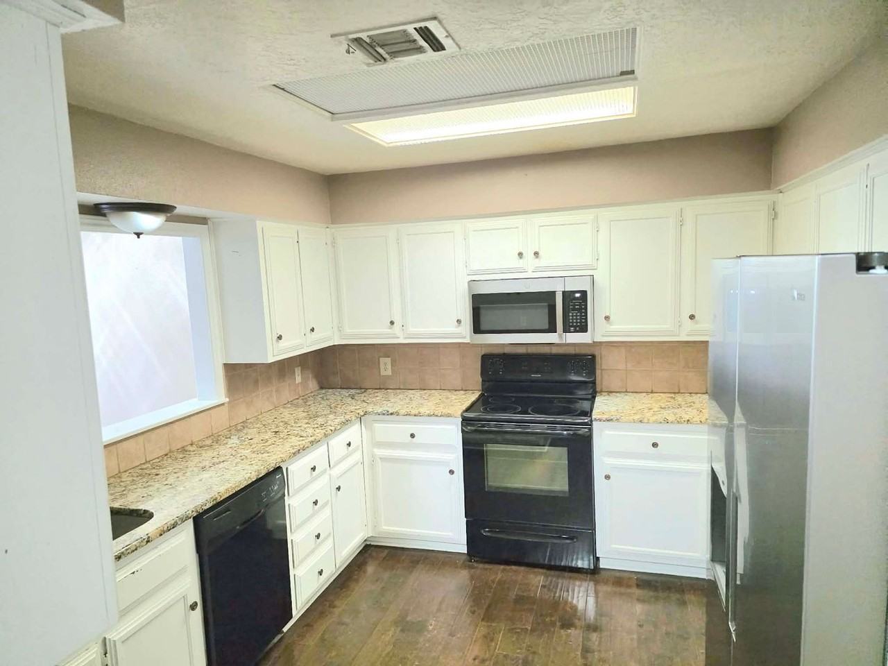 2912 Stewart Dr - Photo 7 of 20