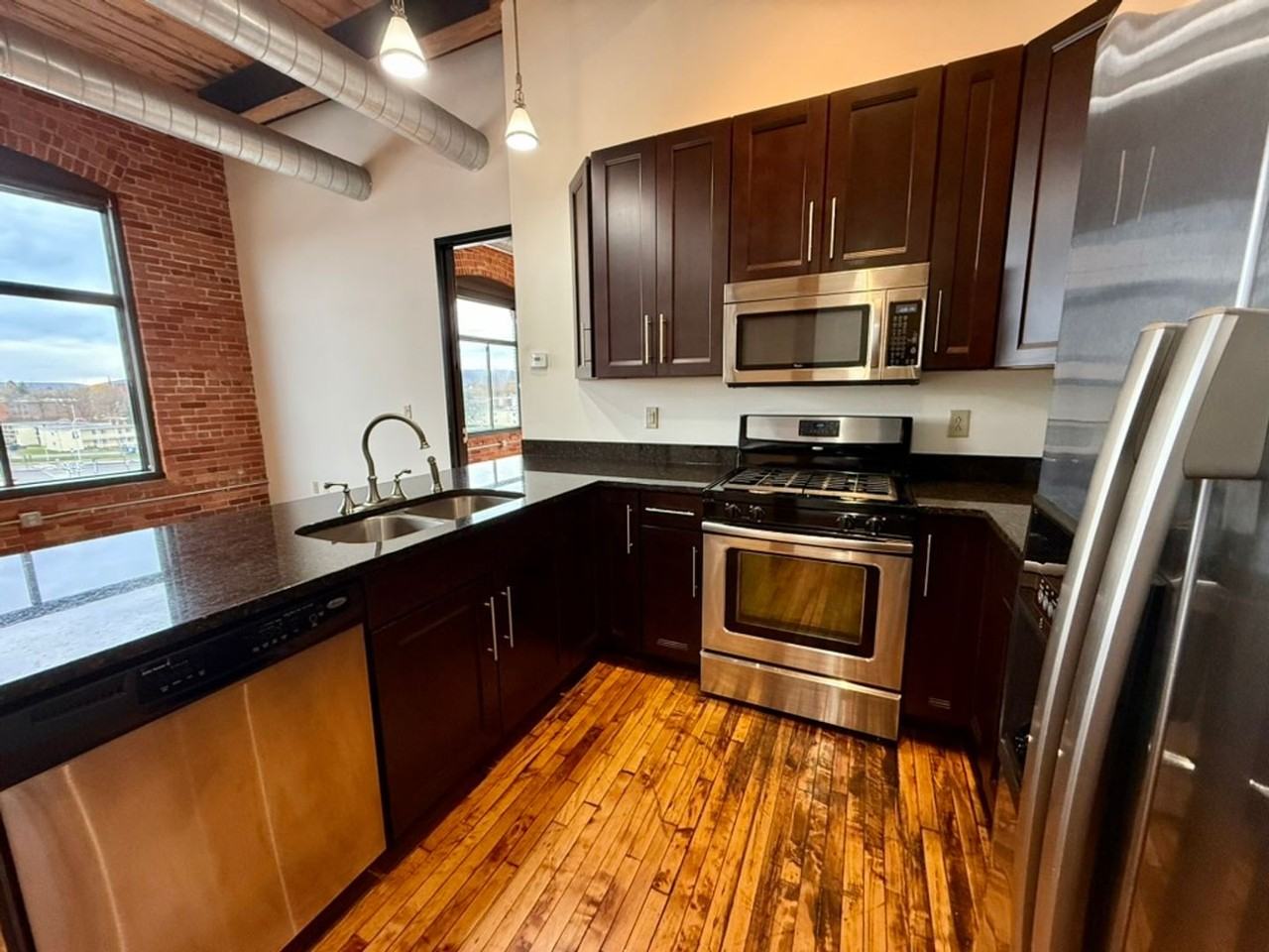 421 Broad St - Photo 2 of 21