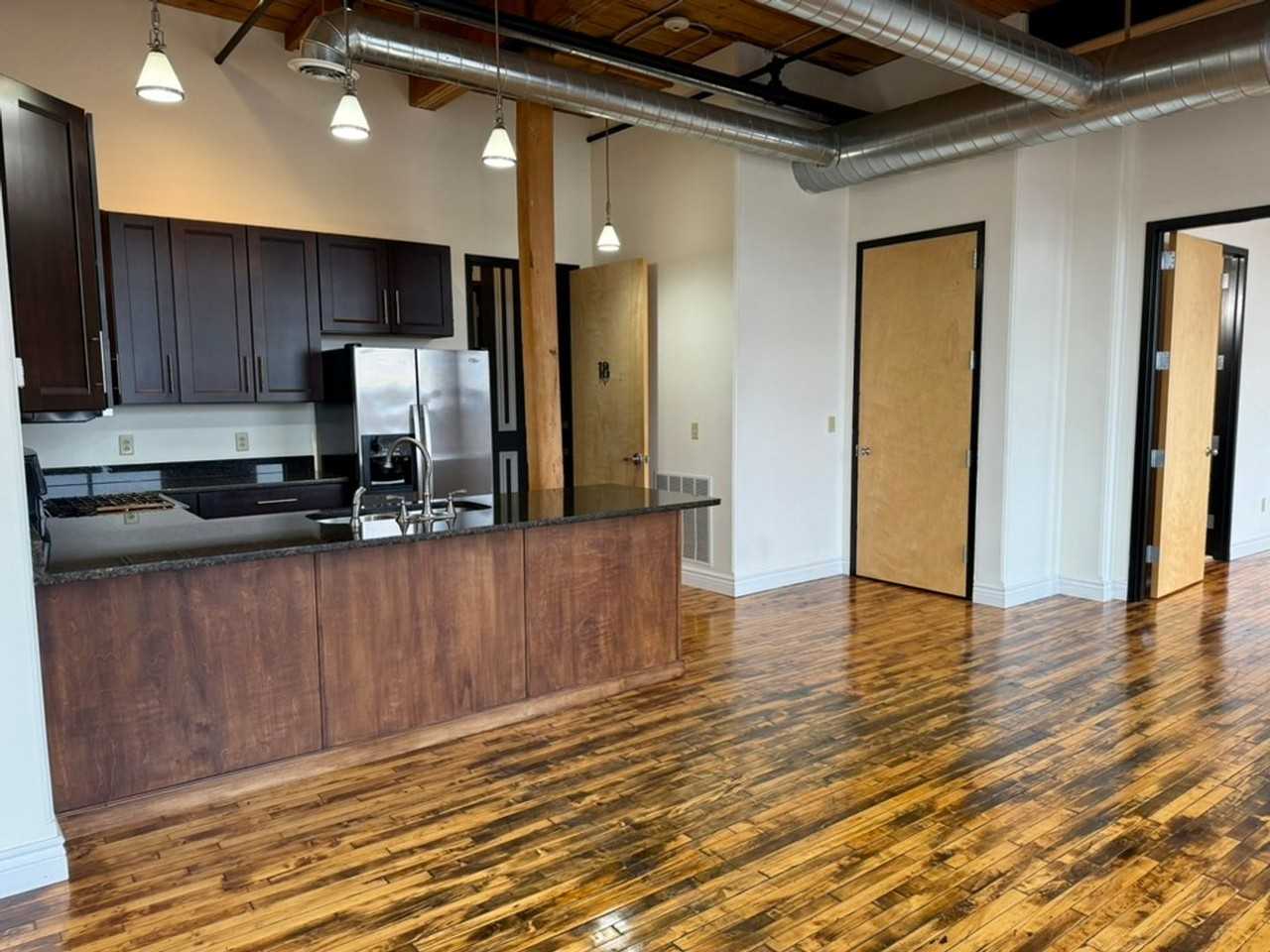 421 Broad St - Photo 4 of 21