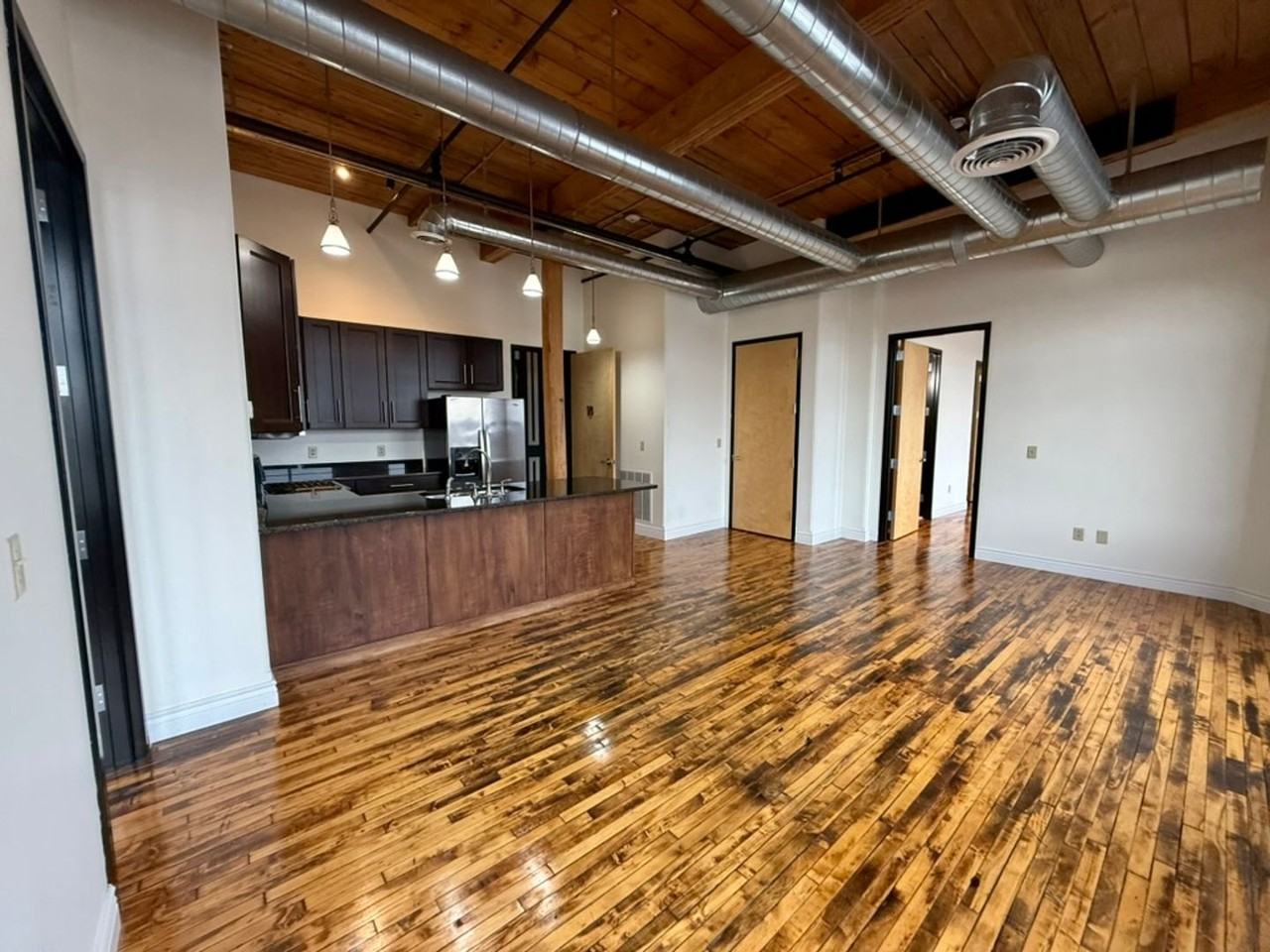 421 Broad St - Photo 5 of 21