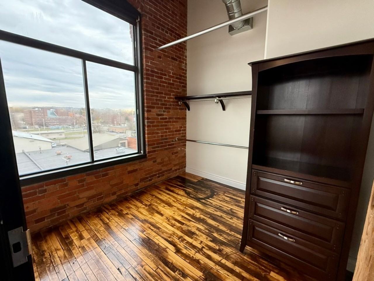 421 Broad St - Photo 7 of 21