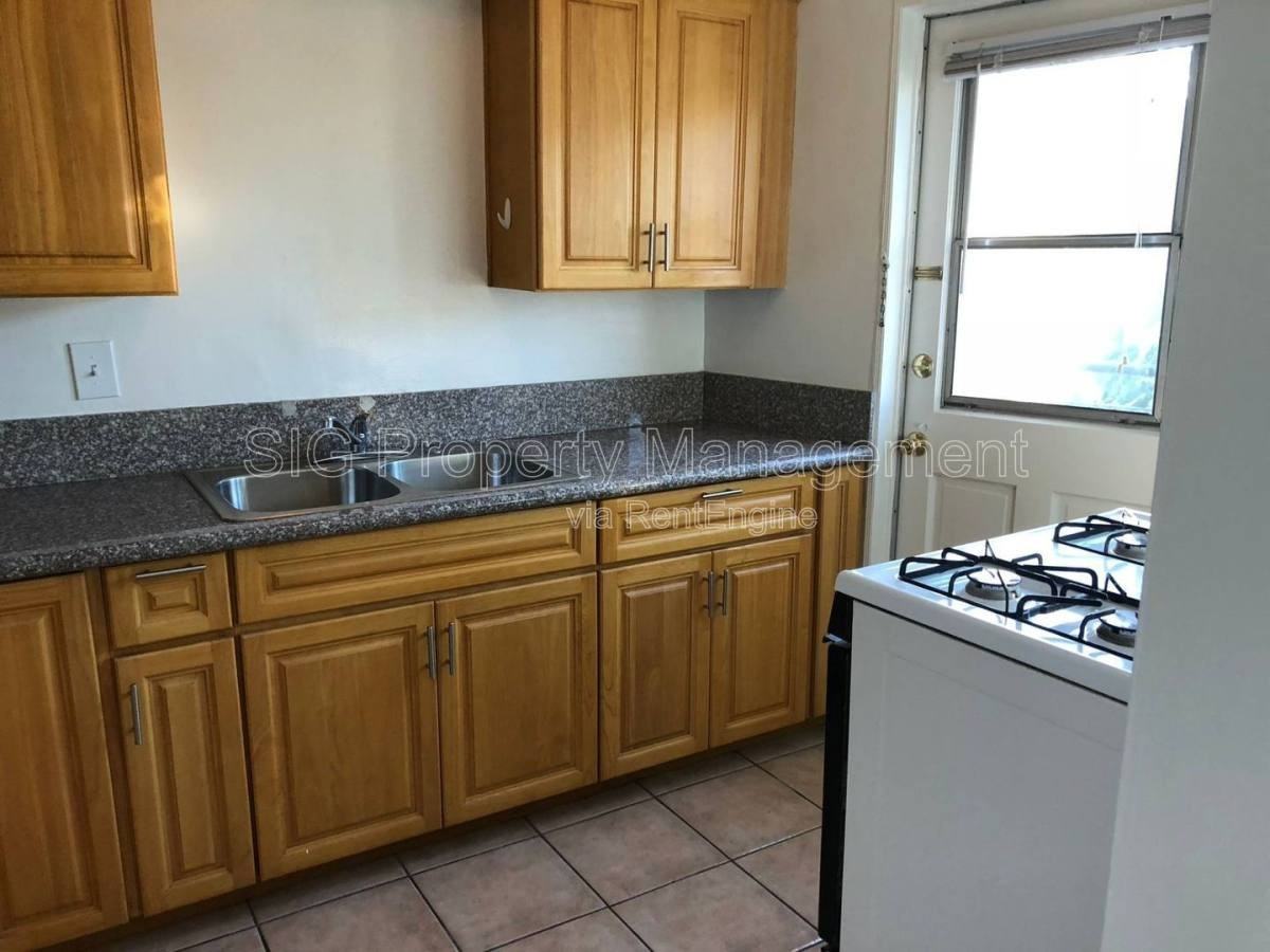 709 S Louise St #A - Photo 7 of 8