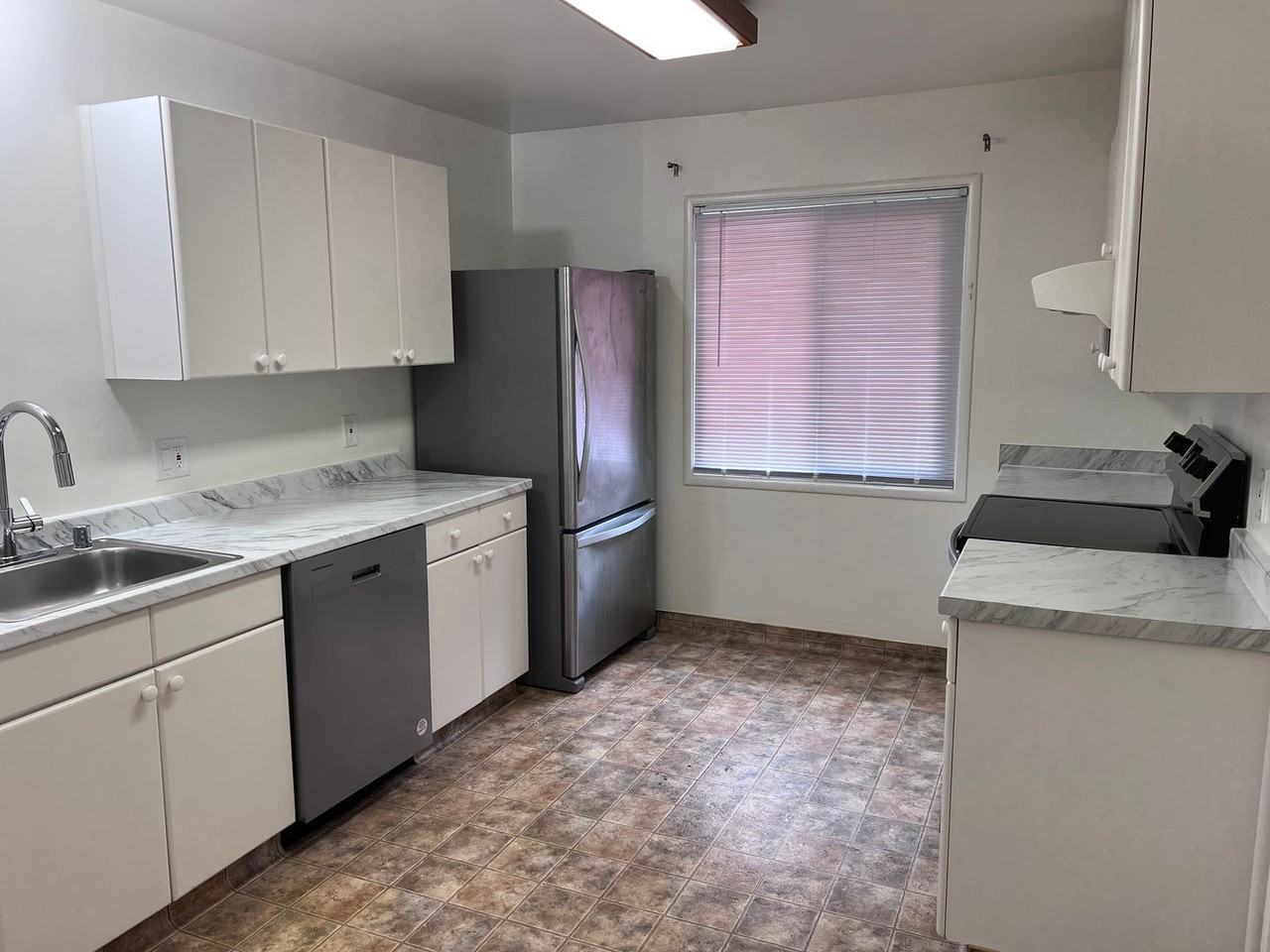 383 Shirley Ave - Photo 4 of 14