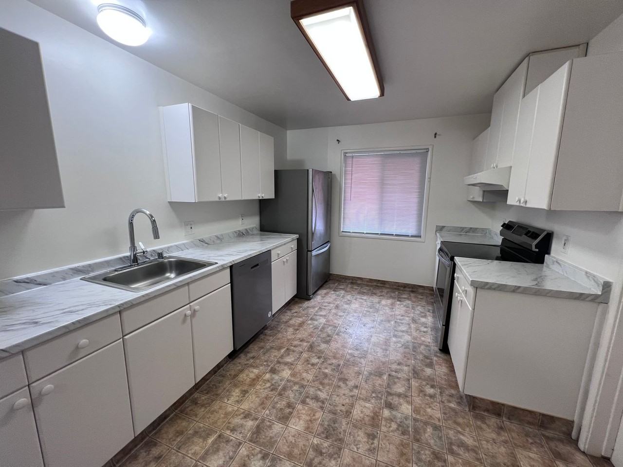 383 Shirley Ave - Photo 5 of 14