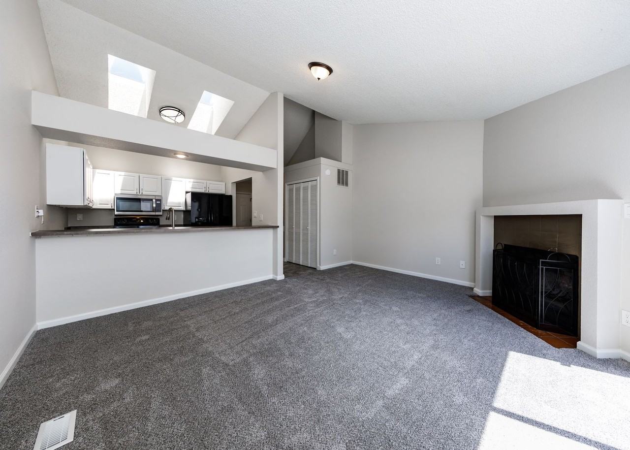 4571 Lamplighter Cir - Photo 3 of 30