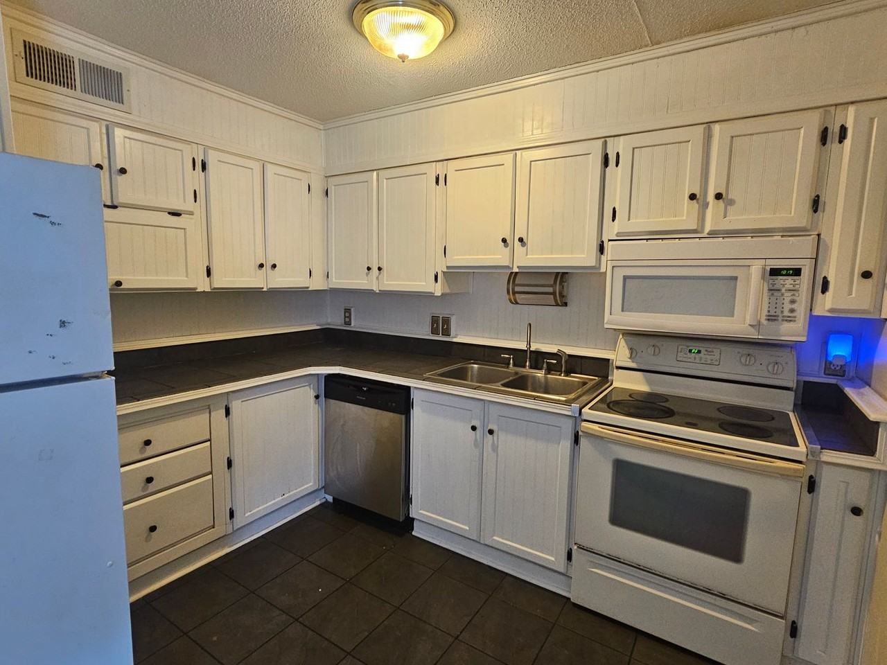 1801 Tall Pines Cir - Photo 3 of 9