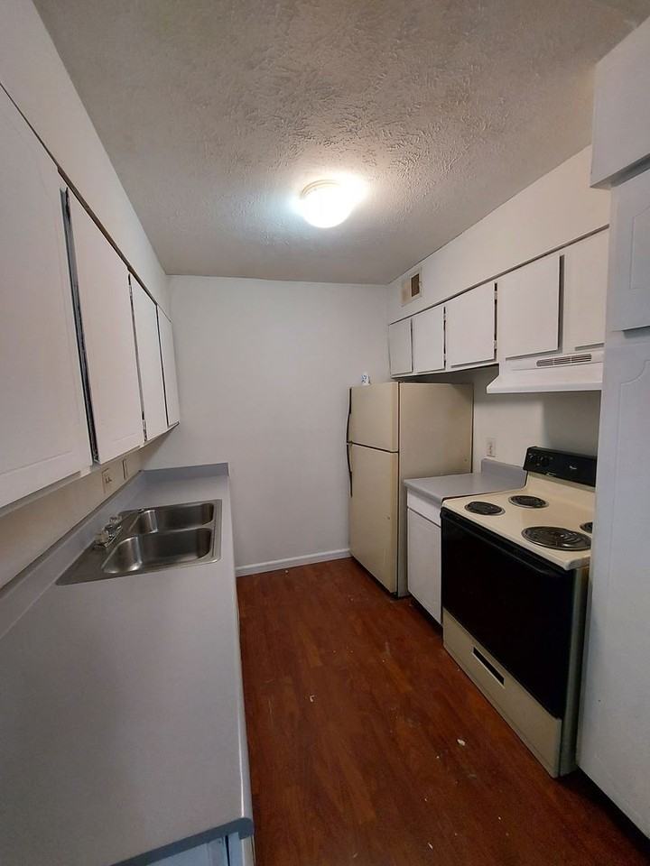 919 Old Manor Rd - Photo 4 of 12