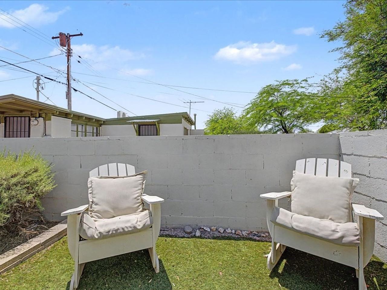 2120 E Silver St #B - Photo 3 of 22