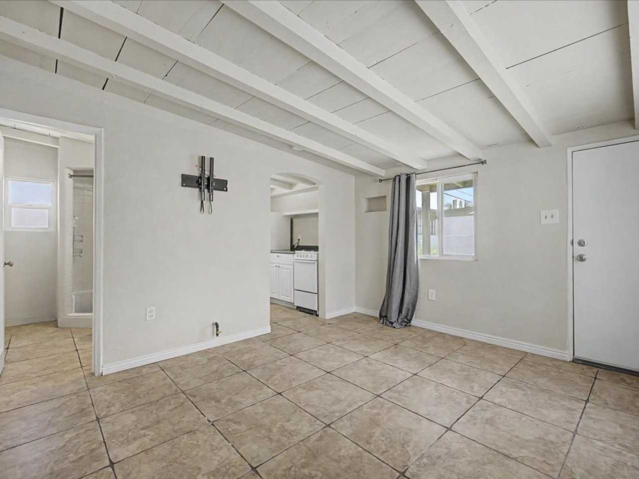 2120 E Silver St #B - Photo 6 of 22