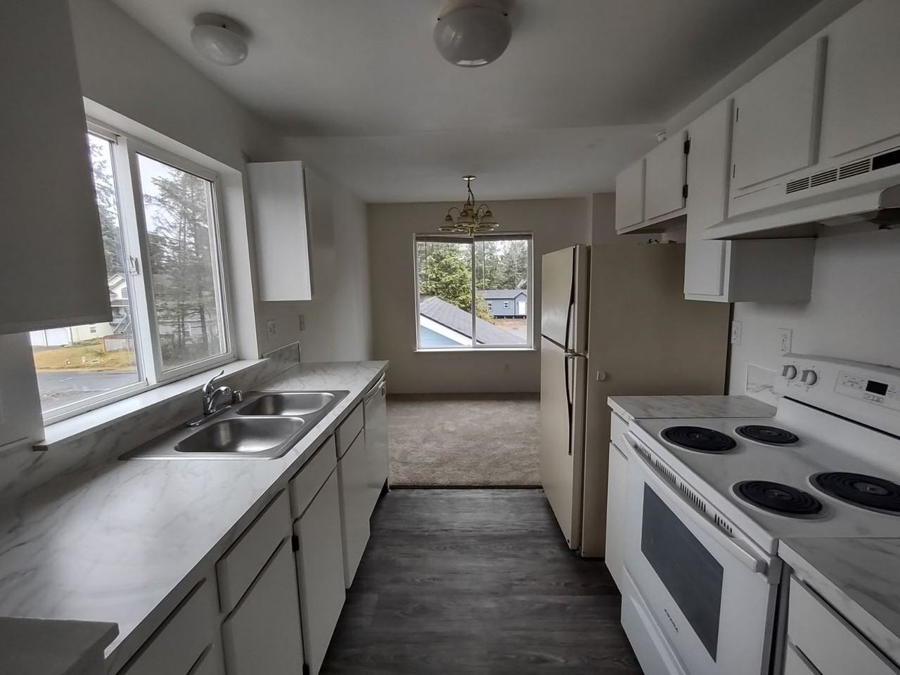 601 Sunset Ave Ne #D - Photo 2 of 13
