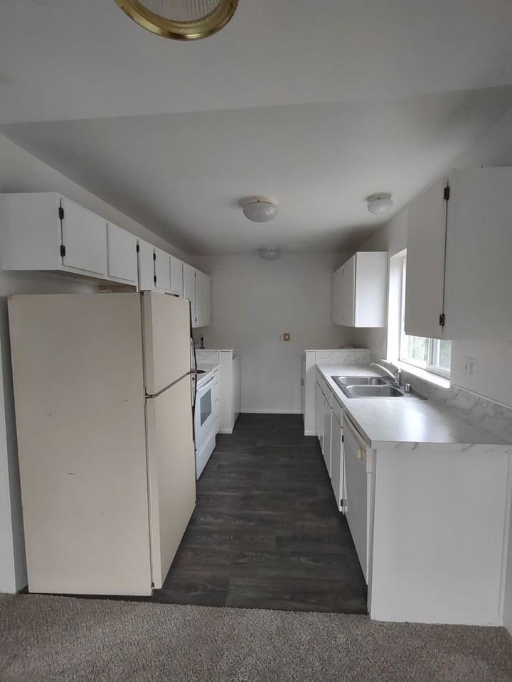 601 Sunset Ave Ne #D - Photo 3 of 13