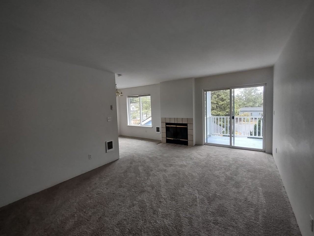 601 Sunset Ave Ne #D - Photo 5 of 13