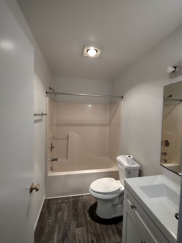 601 Sunset Ave Ne #D - Photo 4 of 13