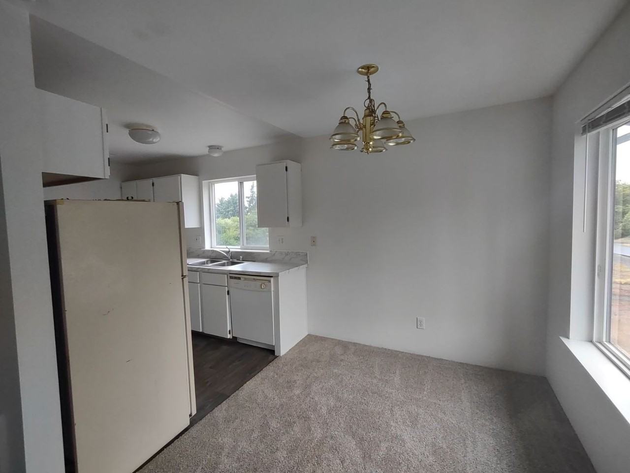 601 Sunset Ave Ne #D - Photo 6 of 13