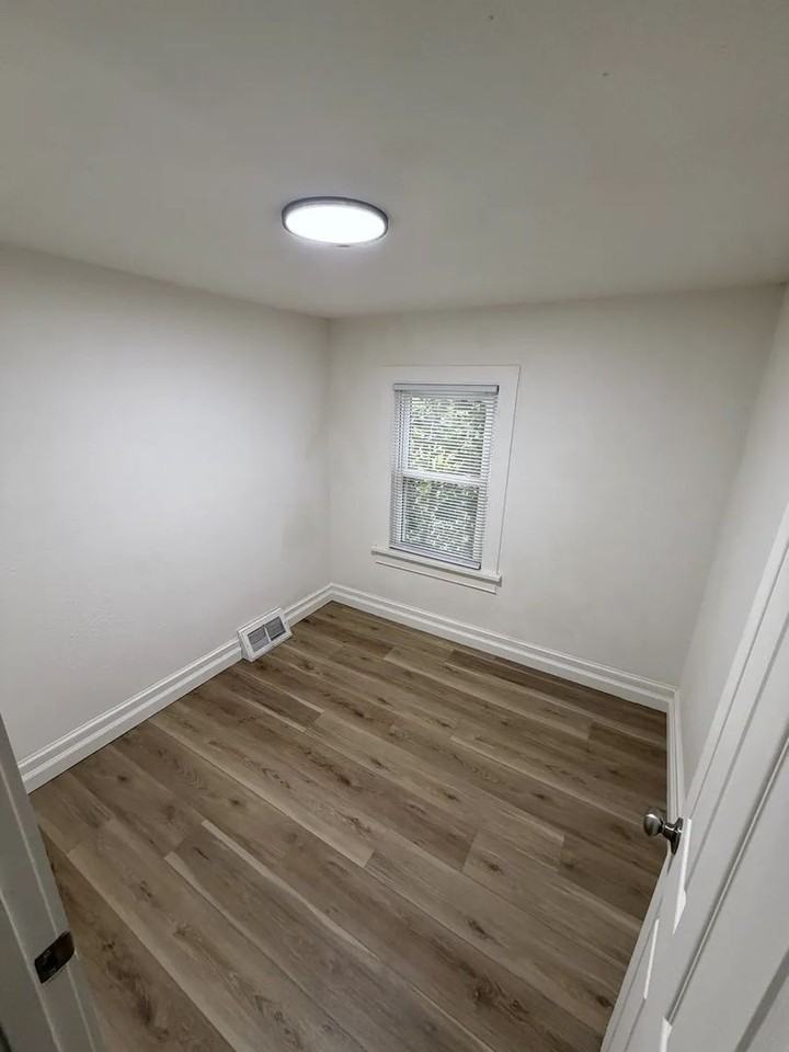 413 Dove St - Photo 3 of 11