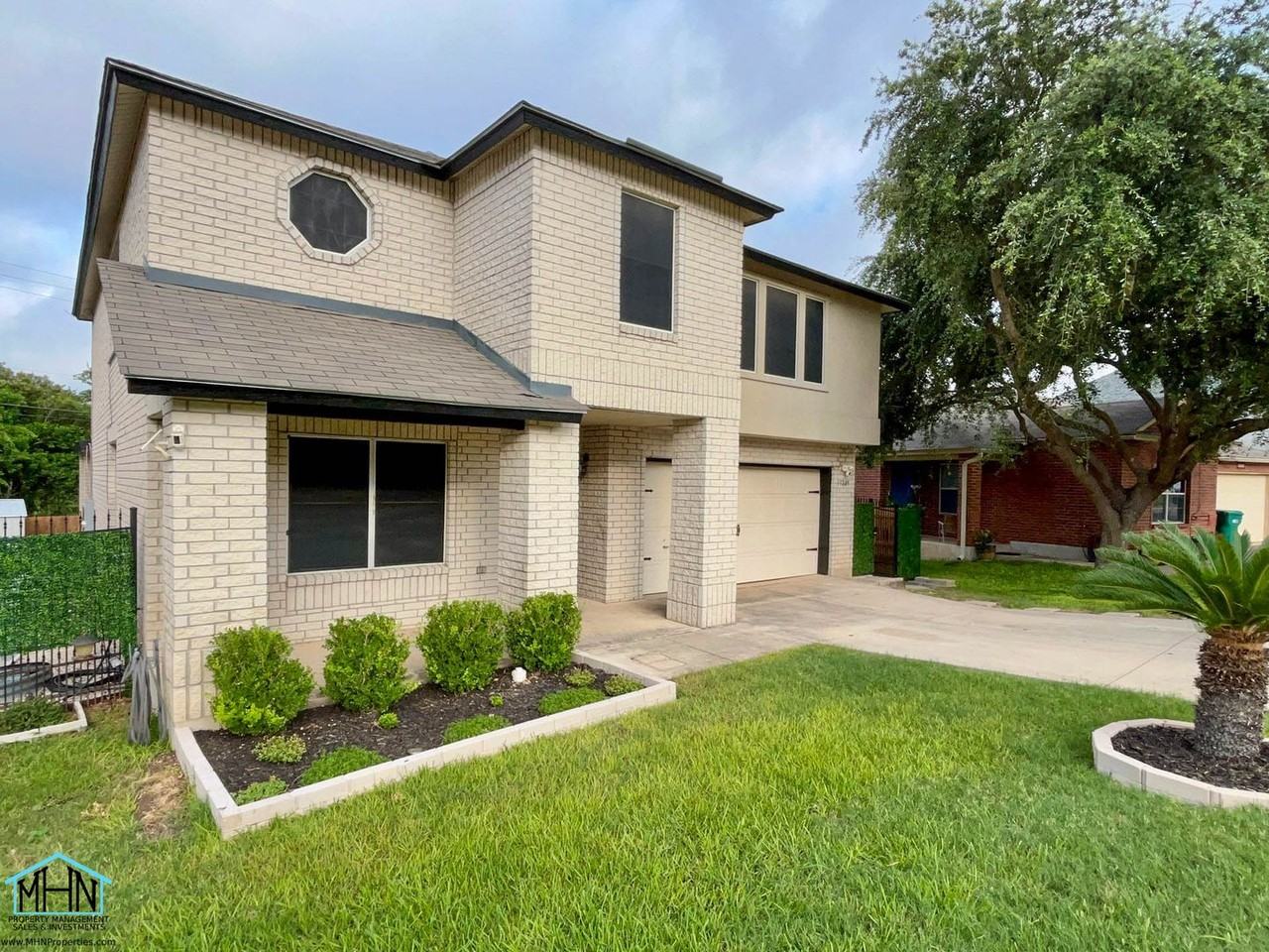 11205 Forest Pass Ct - Photo 2 of 27