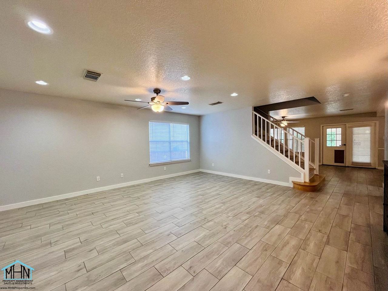 11205 Forest Pass Ct - Photo 4 of 27