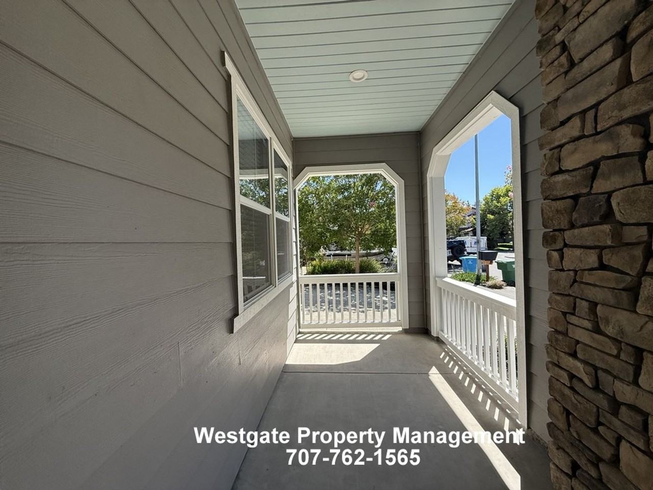 1708 Southridge Dr - Photo 6 of 33