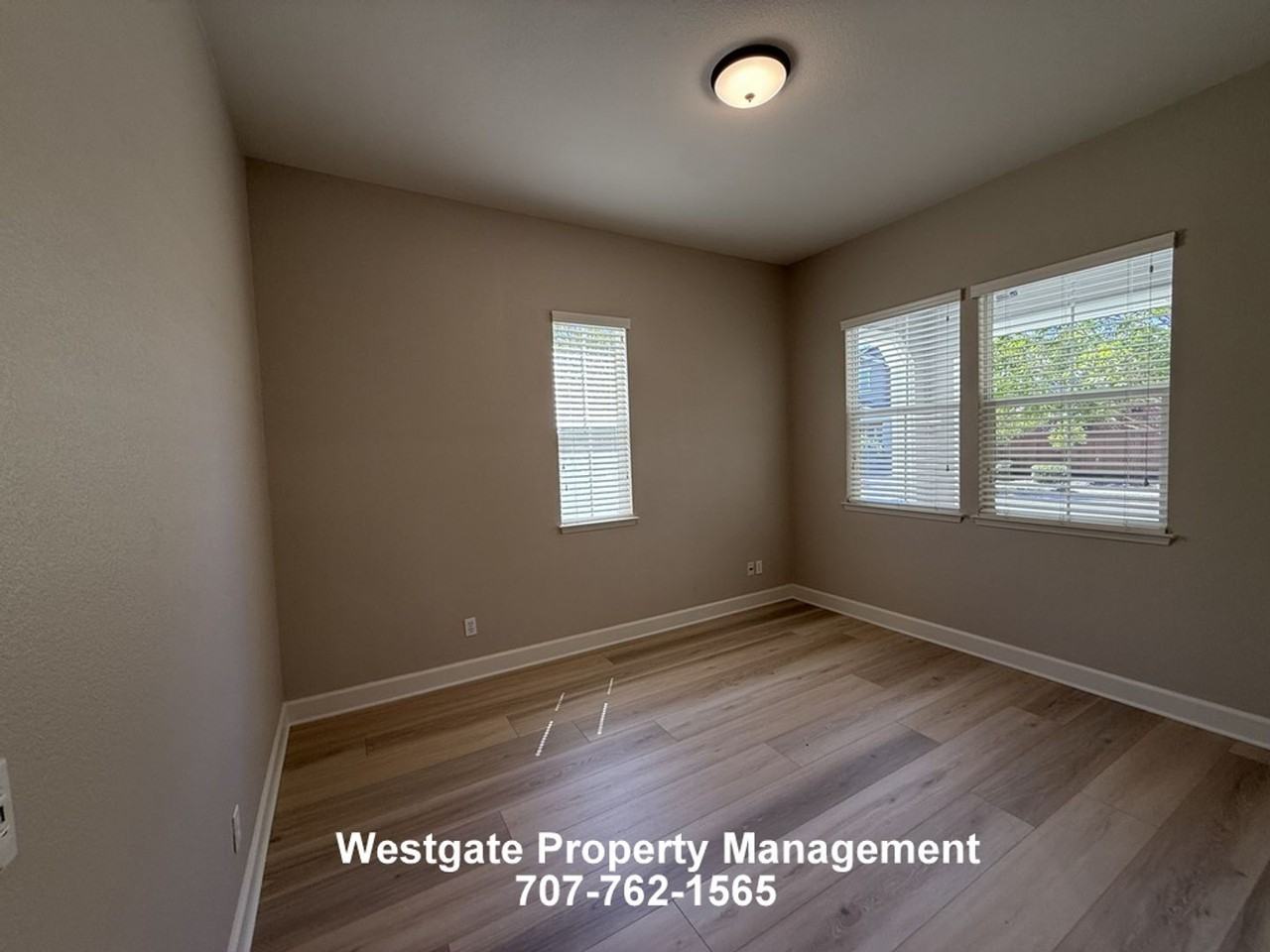 1708 Southridge Dr - Photo 7 of 33