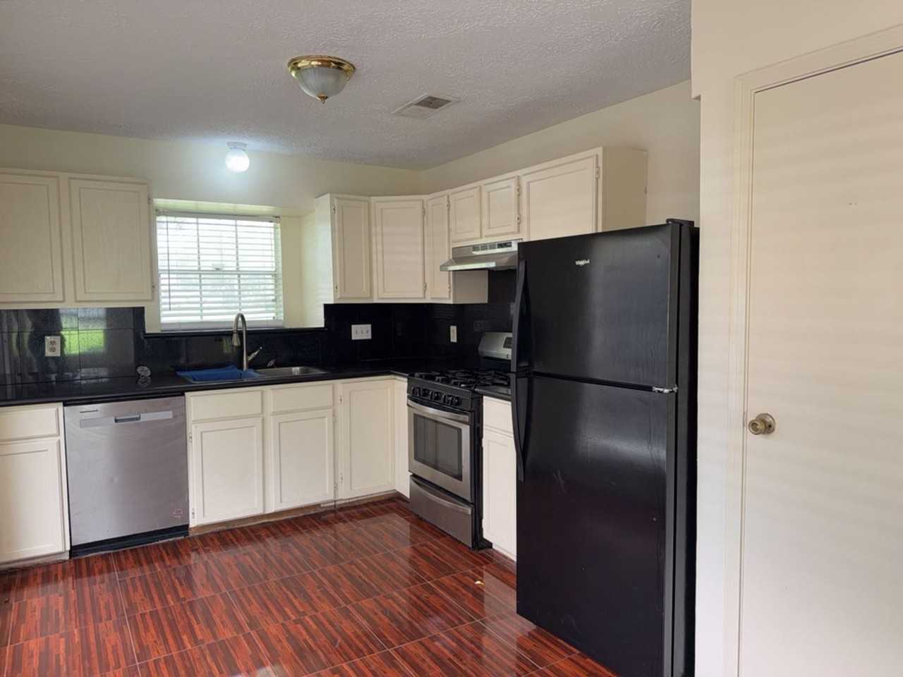 1527 Lazy Spring Dr - Photo 2 of 16