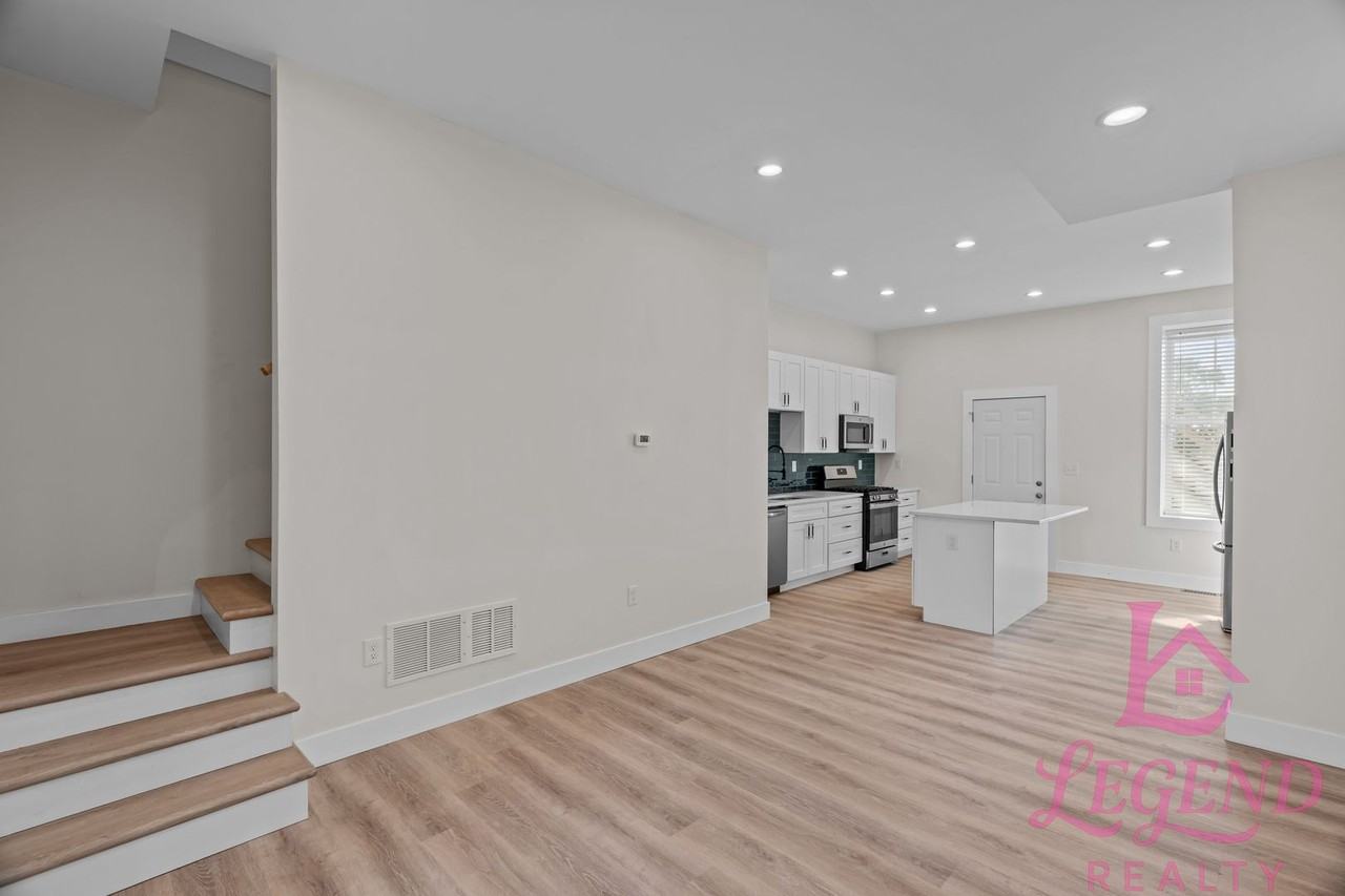 4138 Iowa Ave - Photo 7 of 25