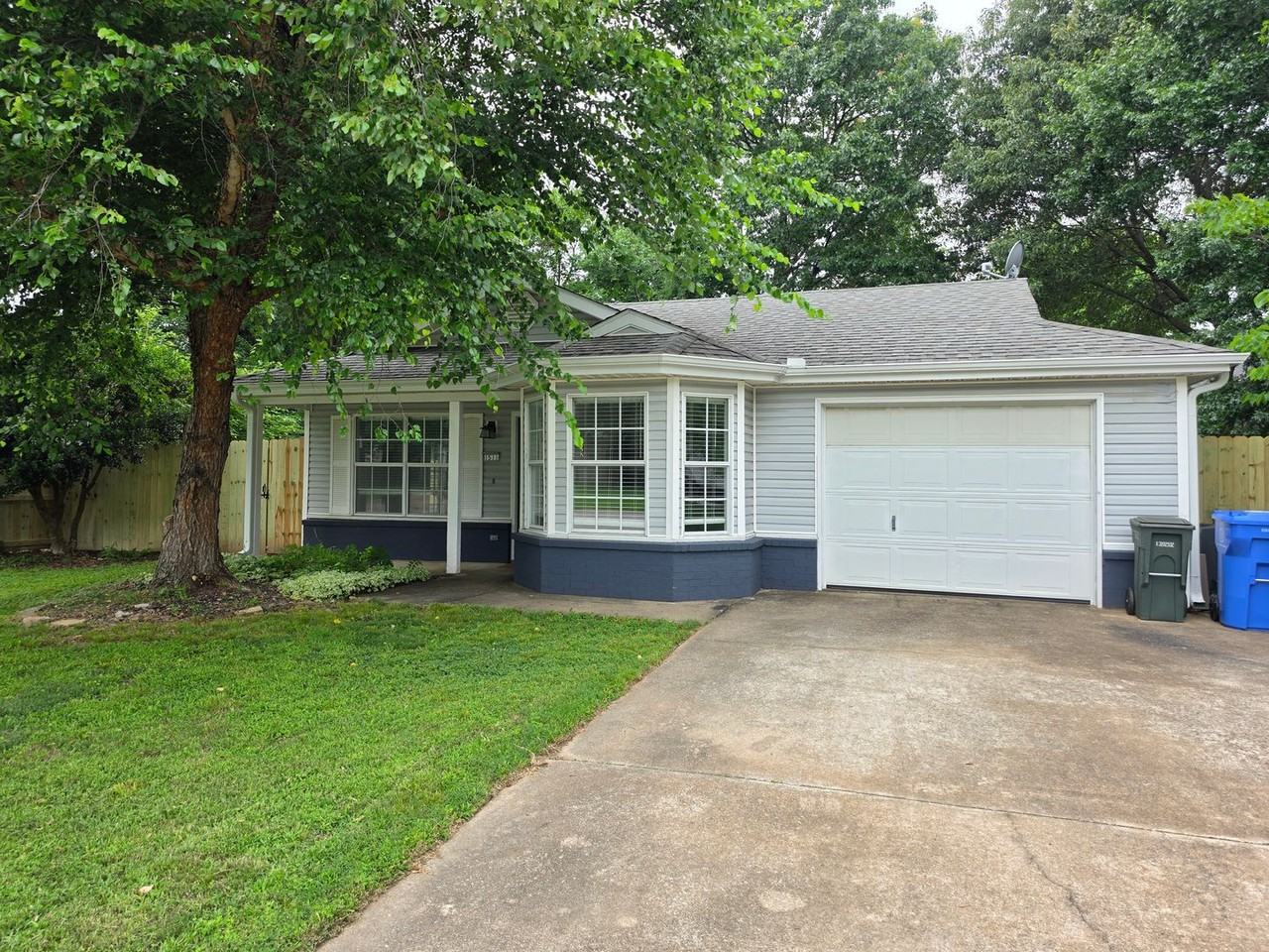 1511 N Greenleaf Dr - Photo 2 of 22
