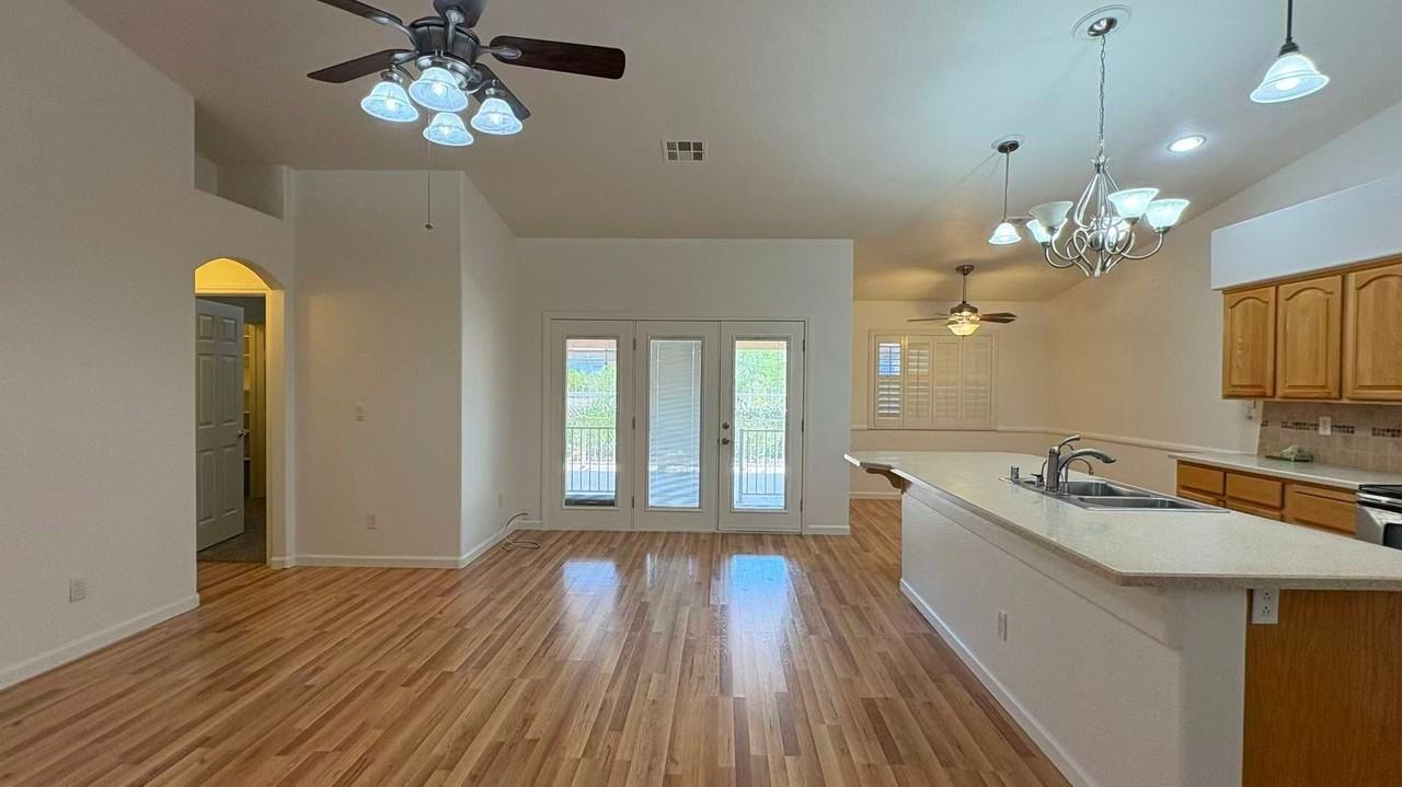 551 Duran St - Photo 5 of 25