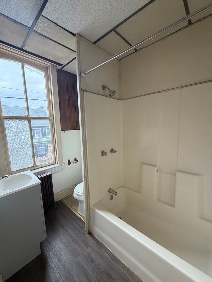 502 W Philadelphia St - Photo 4 of 7