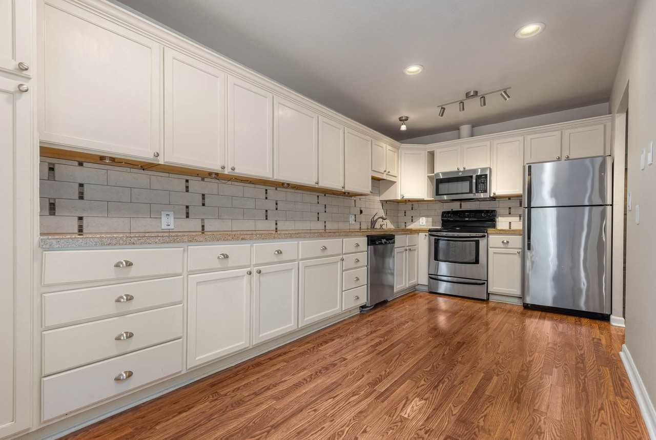 1912 N Northgate Way - Photo 3 of 18