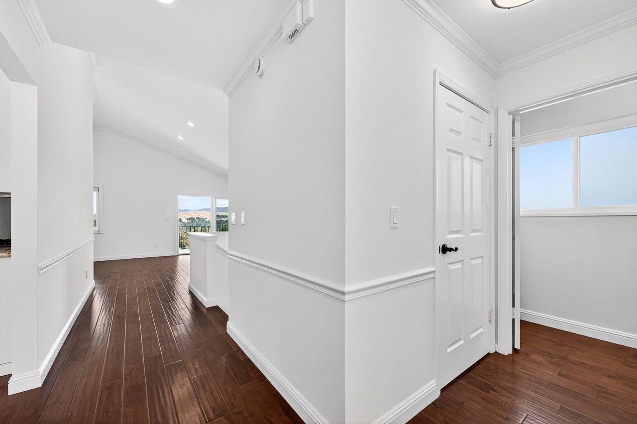 1819 Mockingbird Pl - Photo 4 of 34