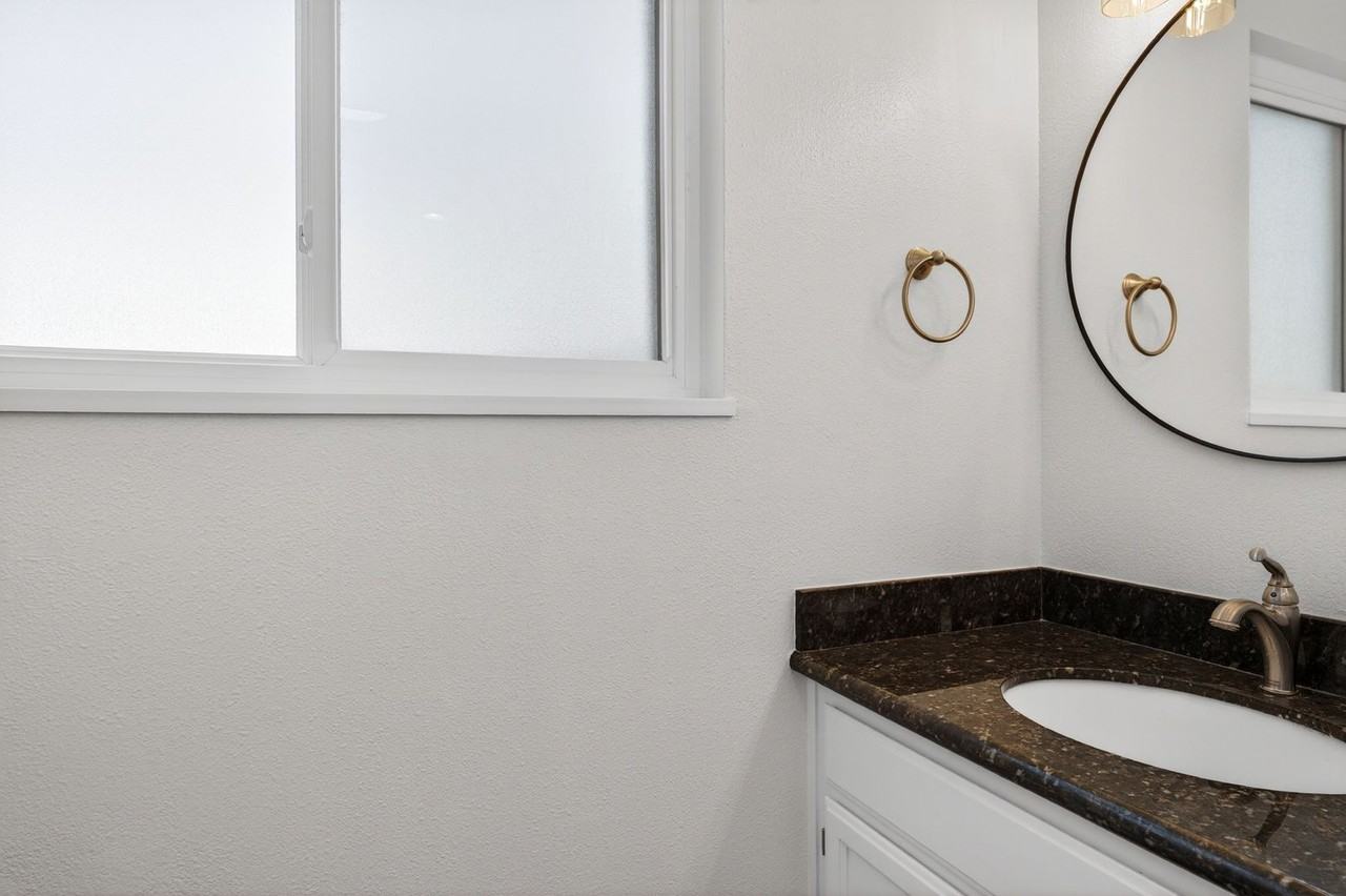1819 Mockingbird Pl - Photo 6 of 34