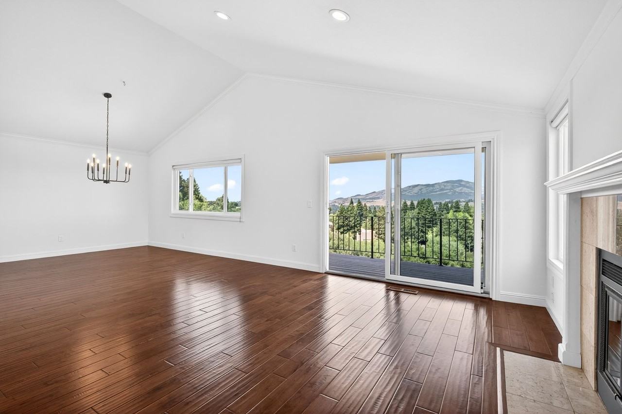 1819 Mockingbird Pl - Photo 7 of 34