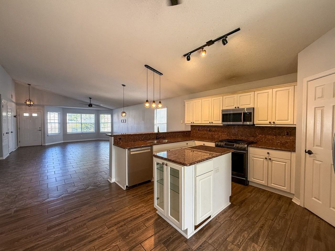 4118 Spinnaker Pl - Photo 2 of 20