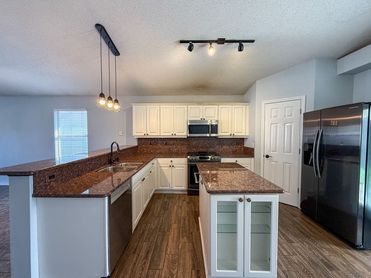4118 Spinnaker Pl - Photo 5 of 20