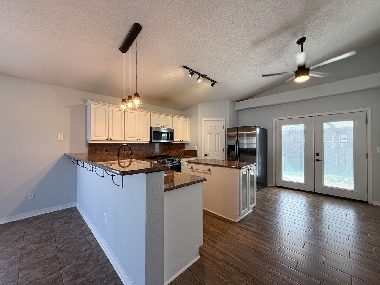 4118 Spinnaker Pl - Photo 6 of 20