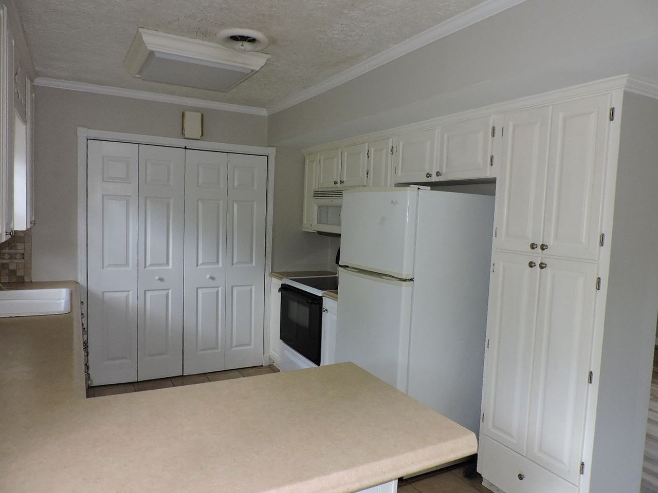 7205 Bray Rd - Photo 6 of 9