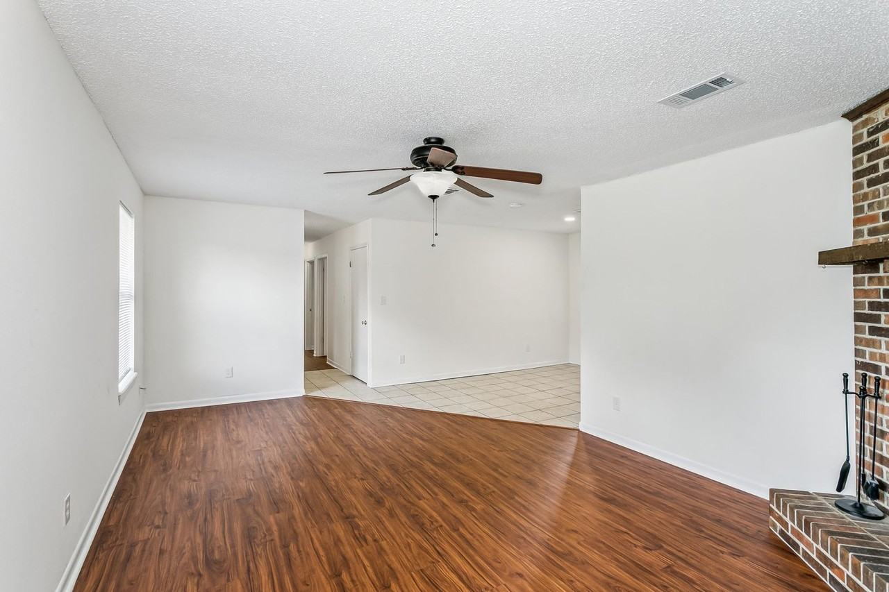 421 Tampico Way - Photo 3 of 15