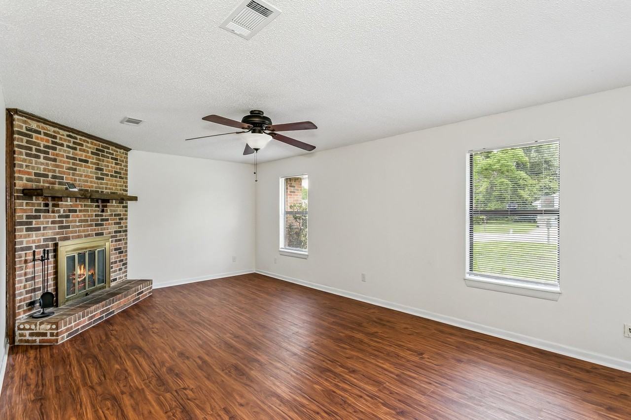 421 Tampico Way - Photo 4 of 15