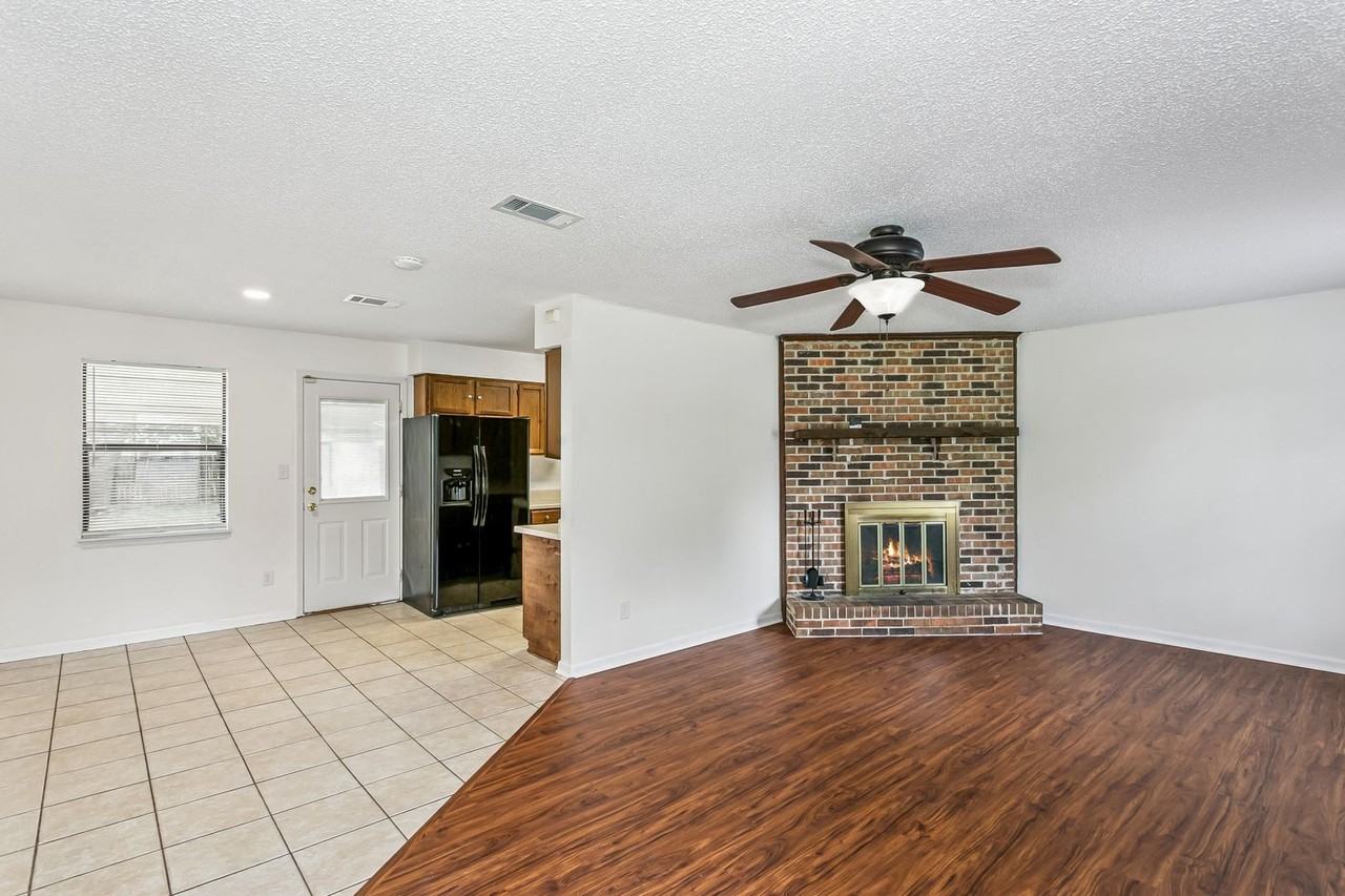 421 Tampico Way - Photo 5 of 15