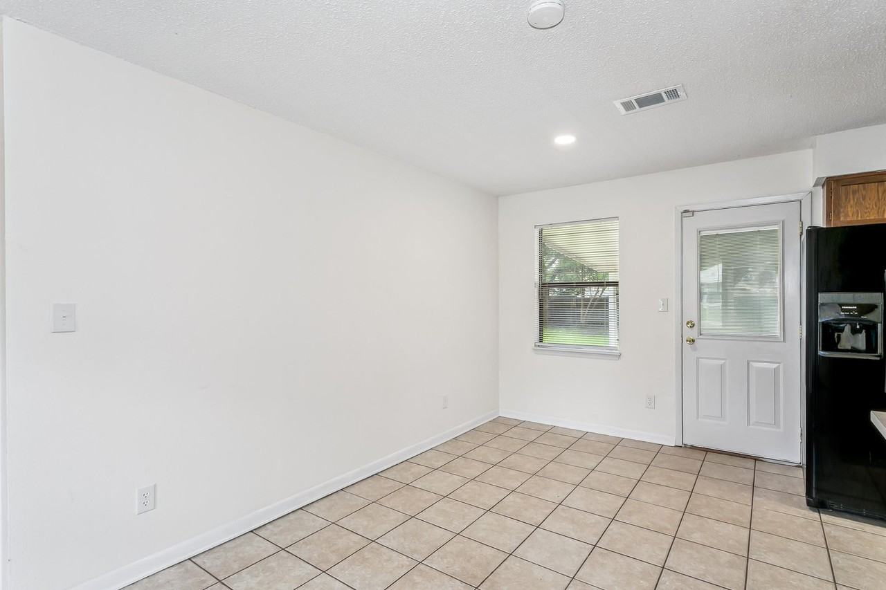 421 Tampico Way - Photo 6 of 15