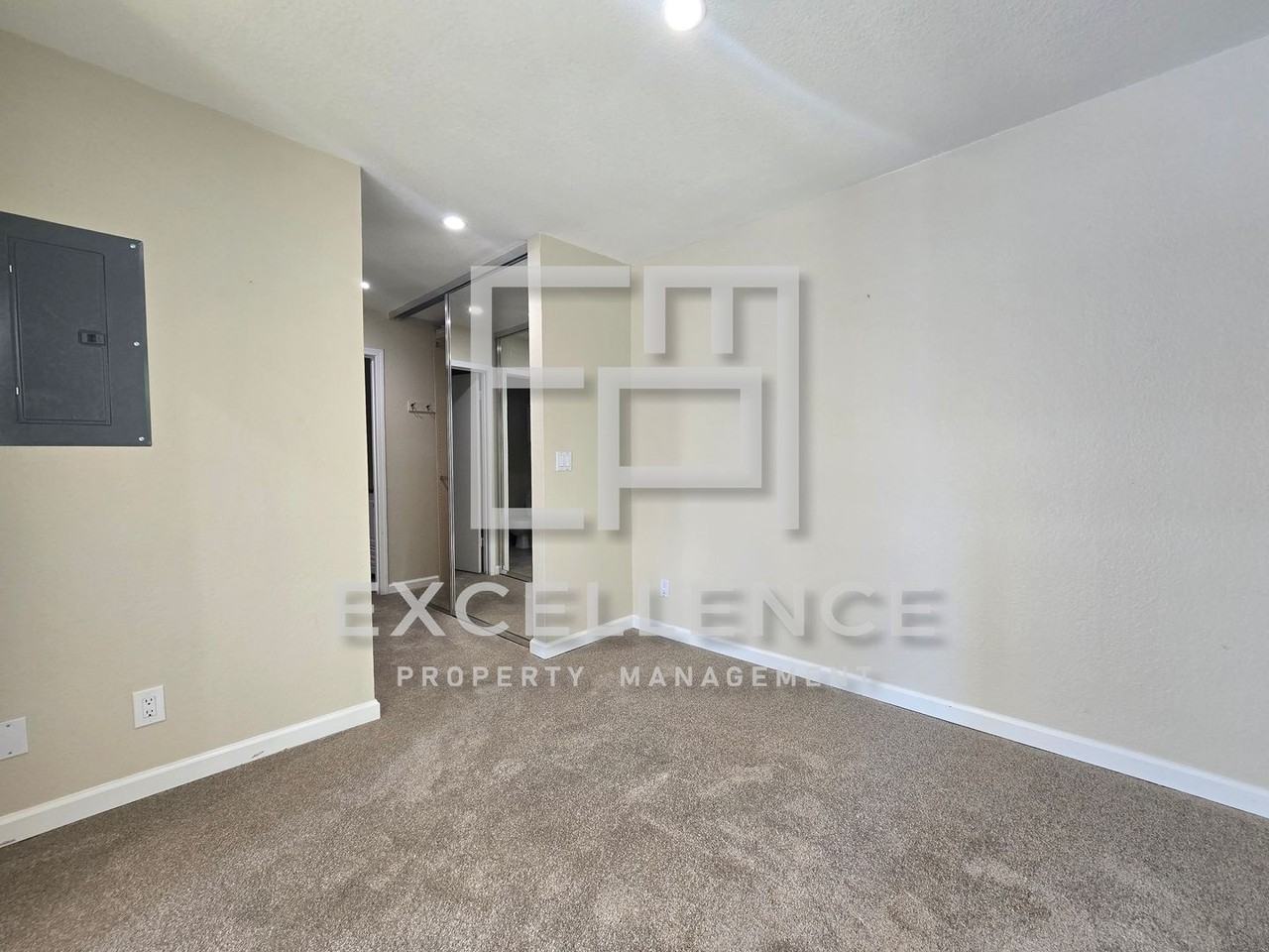 1914 La Terrace Cir - Photo 7 of 15