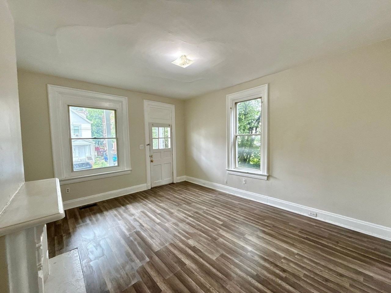 1030 Considine Ave - Photo 3 of 14