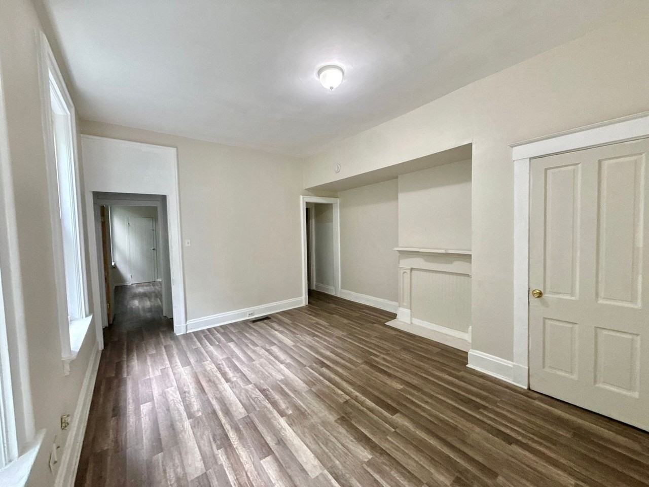 1030 Considine Ave - Photo 4 of 14
