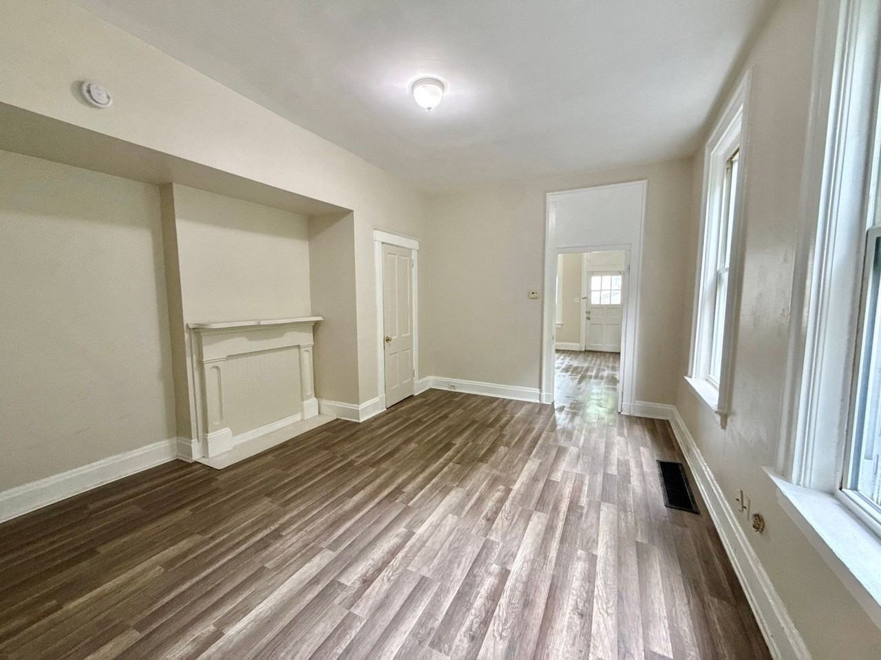 1030 Considine Ave - Photo 5 of 14